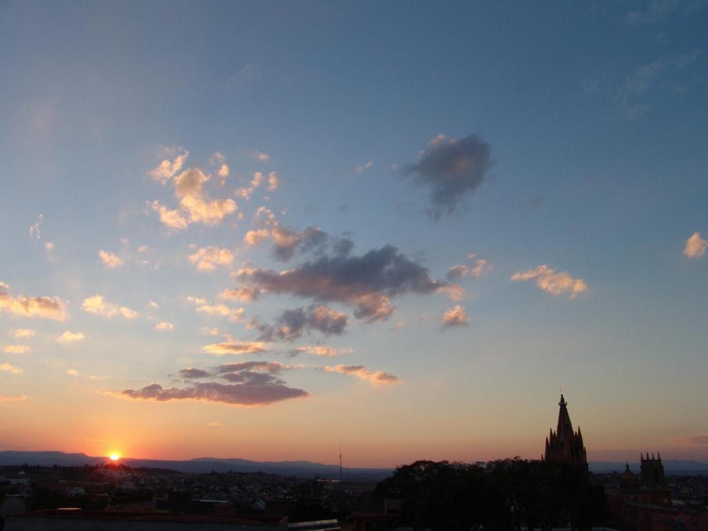 Casa Del Tio Hotel Boutique San Miguel de Allende Buitenkant foto Sunset over the city